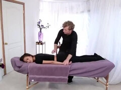 Asiatisch, Braunhaarige, Chinesisch, Spermaladung, Aufs gesicht abspritzen, Hardcore, Japanische massage, Massage