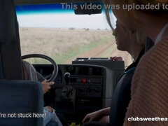 18 años, Hd, Lesbiana, Lamidas, Masturbación, Público, Tatuaje, Trio