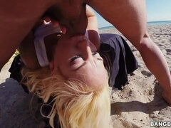 Plage, Gros cul, Grosse bite, Gros seins, Blonde, Hd, Pov, Jarretelles