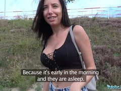 Gros seins, Voiture, Tchèque, Grosse, Hard, Public, Réalité, Adolescente