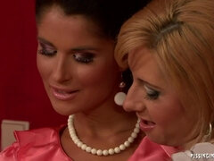 Жопа, Большая жопа, Большие сиськи, Лесбиянка, Милф, Писсинг, Киски, Сиськи