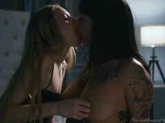 Tetas grandes, Rubia, Morena, Engañando, Lesbiana, Madres para coger, Tatuaje, Adolescente