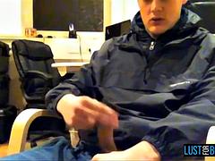 Webcam Wanking In The Office - Tyler Bolt