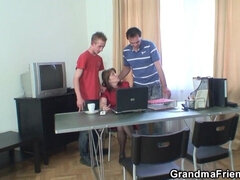 Vollbusig, Tschechisch, Oma, Behaart, Hardcore, Hd, Reif, Flotter dreier