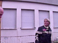 Biker Mutti wird durchgefickt von Fremden auf ihrer Tour