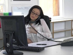 Amateur, Asiatique, Brunette brune, Bureau, Rasée, Solo, Dénudage, Nénés