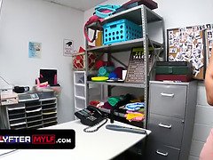 Grote mammen, Pijpbeurt, Bruinharig, Sperma shot, Diep in de keel, Vingeren, Moeder die ik wil neuken, Kantoor