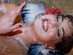 18 años, Culo grande, Verga grande, Tetas grandes, Mamada, Estilo perrito, Doble penetracion, Flaco