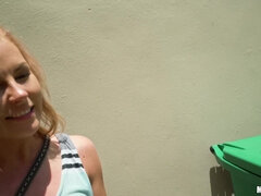 Amateur, Americano, Rubia, Mamada, Polla, Masturbación, Tetas naturales, Público