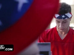 Verga grande, Tetas grandes, Morena, Estilo perrito, Familia, Madres para coger, Piscina, Tetas