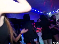 Grosse titten, Cfnm, Spermaladung, Aufs gesicht abspritzen, Hardcore, Milf, Party, Öffentlich