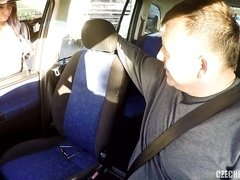 お尻, デカ尻, 茶髪の, 車, なめる, 淫乱熟女, ストッキング, ストリッピング