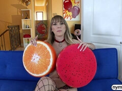 Lécher le cul, Gros cul, Sucer une bite, En levrette, Branlette thaïlandaise, Hard, Naturelle, Jarretelles