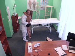 Amateur, Mamada, Médico, Penetracion con dedos, Lamidas, Enfermera, Oficina, Coño