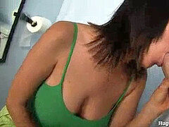 Sucer une bite, Brunette brune, Tir de sperme, Poupée, Faciale, Trou de la gloire, Branlette thaïlandaise, Public