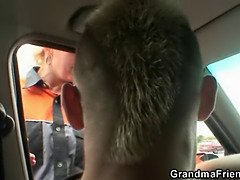 Blond, Brillen, Omie, Groep, Rijpe lesbienne, Buiten, Openbaar, Trio