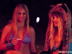 Amerikanisch, Blasen, Spermaladung, Fingern, Im freien, Party, Realität, Hintern versohlen