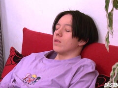 Mignonne, Tchèque, Emocore, Homosexuelle, Branlette thaïlandaise, Solo, Adolescente, Vierge