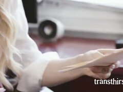 Блондинки, Минет, Грудастые, Член, Собачьи, Лизание, В офисе, Трансы