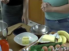 Culo grande, Rubia, Tetona, Comida, Lamidas, Madres para coger, Madrastra, Adolescente