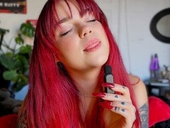 Amateur, Sucer une bite, Conversation vulgaire, Branlette thaïlandaise, Rousse roux, Tatouage