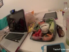 Hinter den kulissen, Grosse titten, Braunhaarige, Spassig, Hd, Absätze, Lingerie, Natürlichen titten