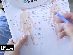 Grote mammen, Sperma in gezicht, Handbeurt, Hd, Likken, Moeder die ik wil neuken, Kut duiken, Taboe