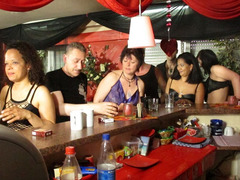 Hard, Fête