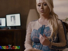 Gros seins, Plantureuse, Doigter, Lesbienne, Mère que j'aimerais baiser, Strapon, Tatouage, Jouets