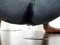 Leie, Grosser arsch, Grosse titten, Fingern, Masturbation, Solo, Entkleiden, Tätowierung