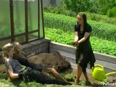 ブロンド, 女性のケンカ, 食べ物, グローブ, ヒール, レザー, ソフトコア, 濡れ