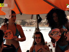 18 años, Playa, Culo grande, Tetas grandes, Brasileñas, Morena, Lesbiana, Adolescente