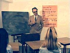 Sadomasochismus, Blondine, Schwarz, Öffentlich, Hintern versohlen, Student, Uniform, Vintage