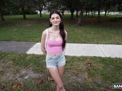 Brunette brune, Bus, Queue, De plein air, Culottes ou slips, Chatte, Softcore, Adolescente