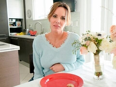 Leie, Grosser arsch, Grosser schwanz, Grosse titten, Blasen, Hundestellung, Milf, Rasiert