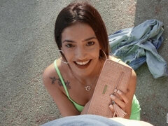 Amateur, Grosse bite, En levrette, Talons, Fille latino, De plein air, Adolescente