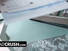 Sucer une bite, Tir de sperme, Papa, Gorge profonde, Hd, Orgasme, Criant, Adolescente