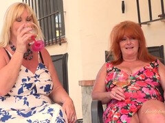 Wohlbeleibte schöne frauen, Grosser arsch, Britisch, Vollbusig, Lesbisch, Im freien, Party, Pool