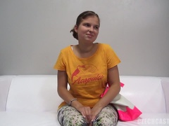 Braunhaarige, Tschechisch, Schüchtern