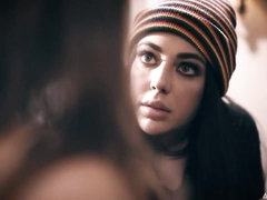 Braunhaarige, Lesbisch, Lecken, Masturbation, Muschi, Rasiert, Entkleiden, Jungendliche (18+)