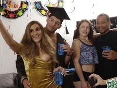 Blasen, Hochschule, Schmutzig, Hundestellung, Puppe, Handjob, Orgie, Party