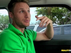 Enthousiasteling, Blond, Pijpbeurt, Bruinharig, Europees, Rijpe lesbienne, Tepels, Buiten