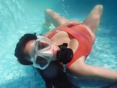 Hottest underwater self-satisfaction with Amelie Bruna