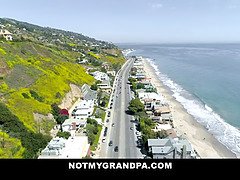 Gros cul, Grosse bite, Sucer une bite, Grandpère, Hd, Criant, Adolescente, Nénés