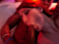 Amateur, Gros seins, Éjaculation interne, Groupe, Hard, Fête, Echangistes, Nénés