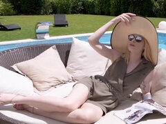 Verga grande, Bikini, Corridas, Sexo duro, Enorme, Piscina, Sexo fuerte, Flaco