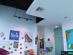 アナル, デカチン, チン, Hd, なめる, ティーン, 三人, オッパイの