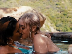 Красотки, Пальцем, Лесбиянка, Лизание, На природе, Бассейн, Киски