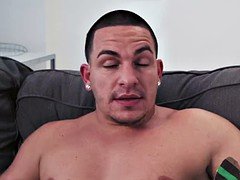 Kinderoppas, Bruinharig, Latijnse vrouw