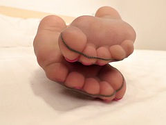 足, フェティッシュ, 足フェチ, ヒール, 下着, ナイロン, 穴開きパンティ